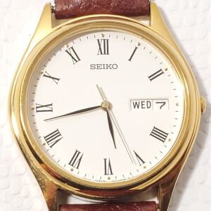 Vintage Seiko Men's White Dial Gold Tone Day Date Watch Roman Numerals One Jewel